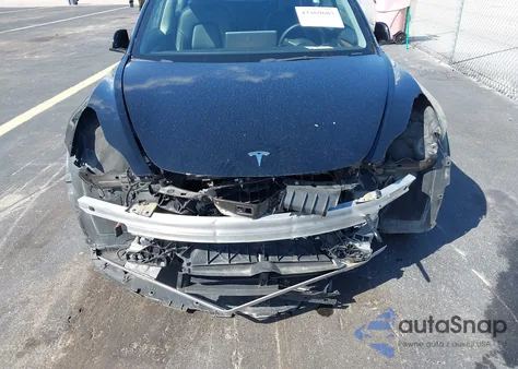 2022 Tesla Model 3 Performance Dual Motor All-Wheel Drive z USA, uszkodzony, nr VIN 5YJ3E1EC2NF204668